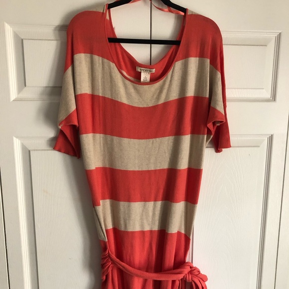 Dress - Picture 1 of 3